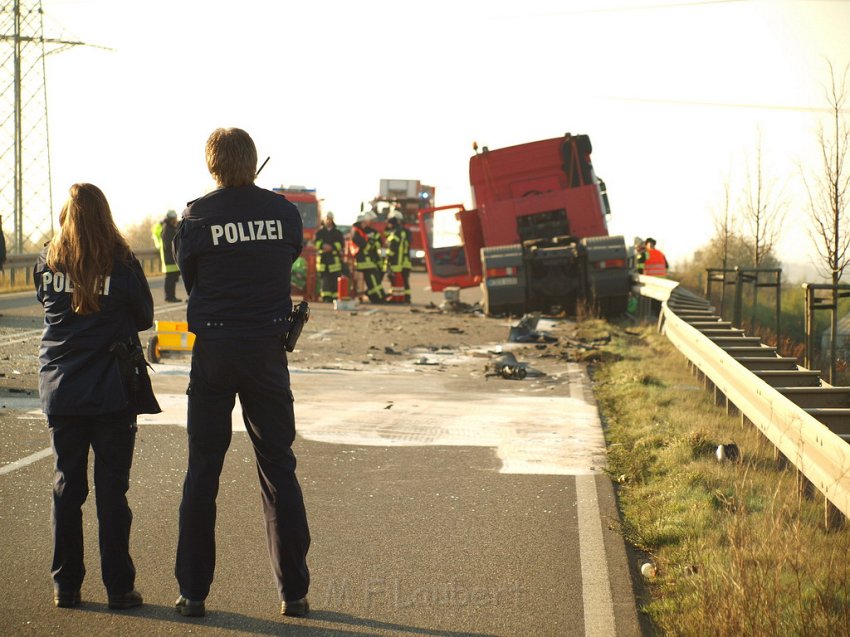 Schwerer VU PKW LKW B 59 Pulheim Rich Bocklemuend P072.JPG